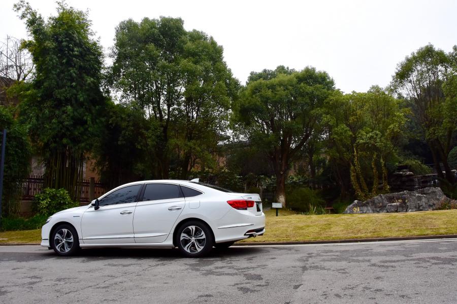  Honda Spirior Sport Hybrid 2016 года  (фото 2 из 16)